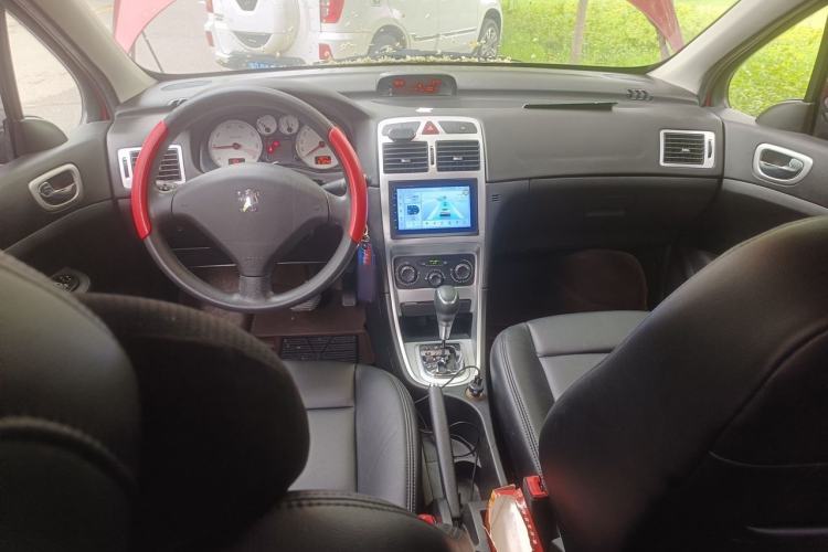 Used Peugeot 307 2013 Hatchback 1.6L Automatic Comfort Edition Center Console