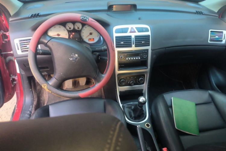 Used Peugeot 307 2013 Hatchback 1.6L Manual Comfort Edition Center Console