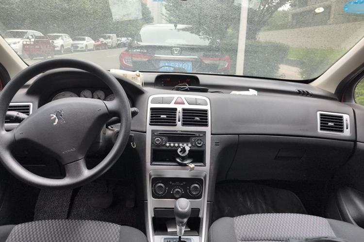 Used Peugeot 307 2013 Hatchback 1.6L Automatic Comfort Edition Center Console