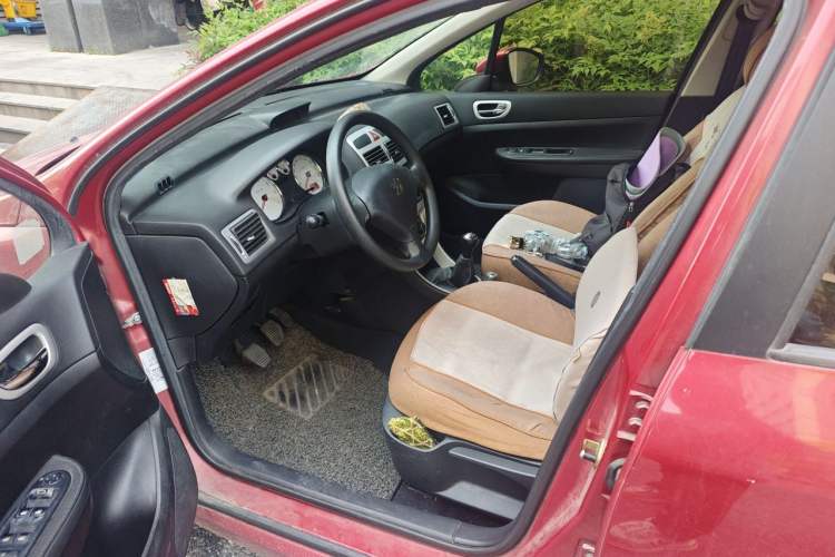 Used Peugeot 307 2013 Hatchback 1.6L Manual Comfort Edition Driver Seat