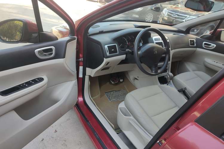 Used Peugeot 307 2013 Hatchback 1.6L Automatic Comfort Edition Driver Seat