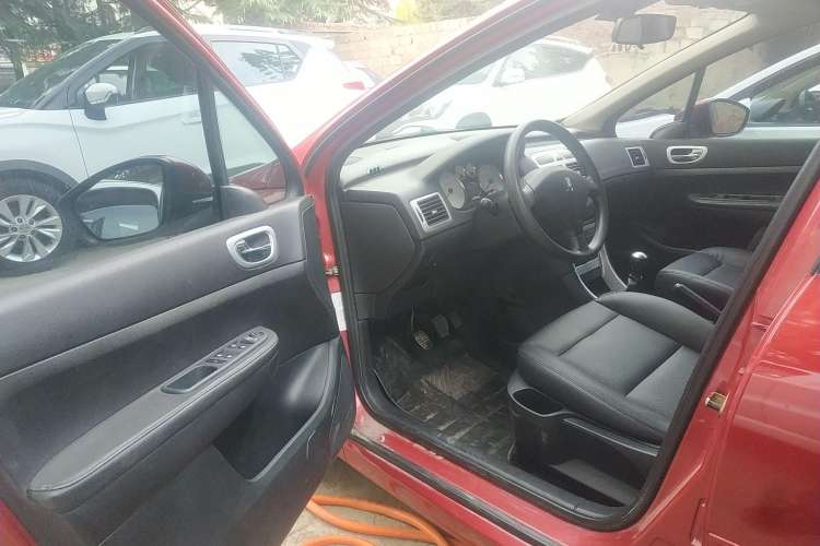 Used Peugeot 307 2013 Hatchback 1.6L Manual Comfort Edition Driver Seat