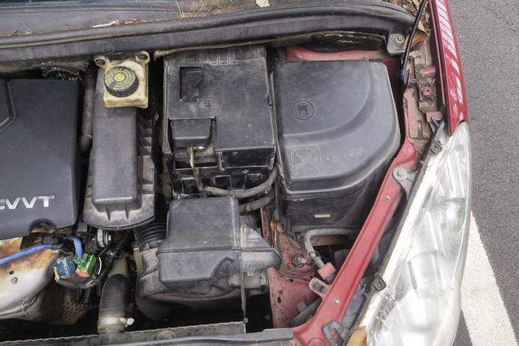 Used Peugeot 307 2013 1.6L Automatic CROSS Engine Bay Left