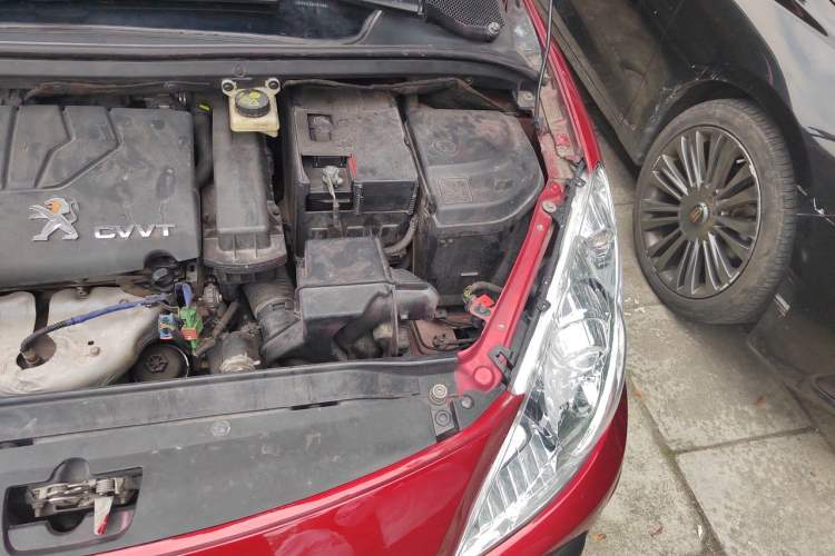 Used Peugeot 307 2013 1.6L Automatic CROSS Engine Bay Left