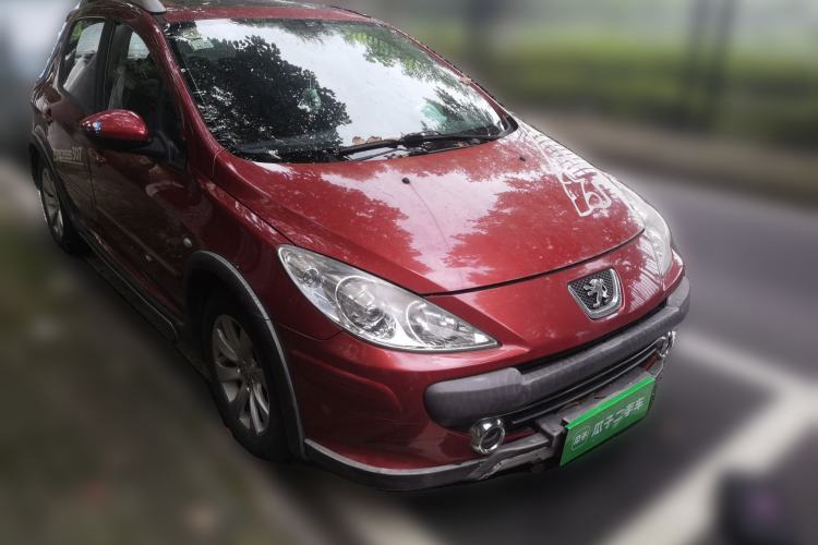 Used Peugeot 307 2013 1.6L Automatic CROSS Front Right 45 Deg
