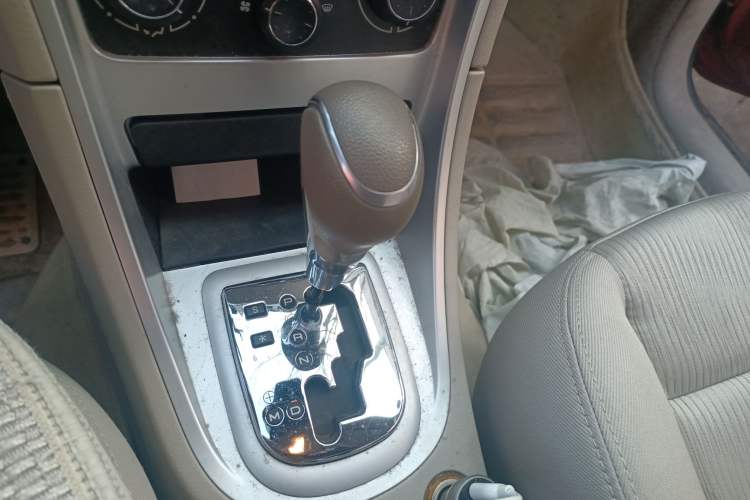 Used Peugeot 307 2013 Hatchback 1.6L Automatic Comfort Edition Gear Lever