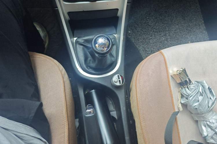 Used Peugeot 307 2013 Hatchback 1.6L Manual Comfort Edition Gear Lever