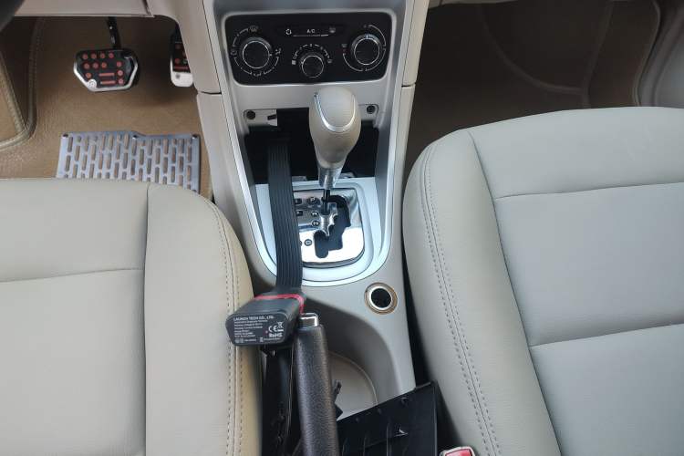 Used Peugeot 307 2013 Hatchback 1.6L Automatic Comfort Edition Gear Lever