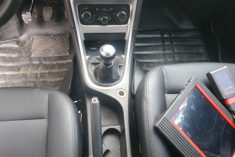 Used Peugeot 307 2013 Hatchback 1.6L Manual Comfort Edition Gear Lever