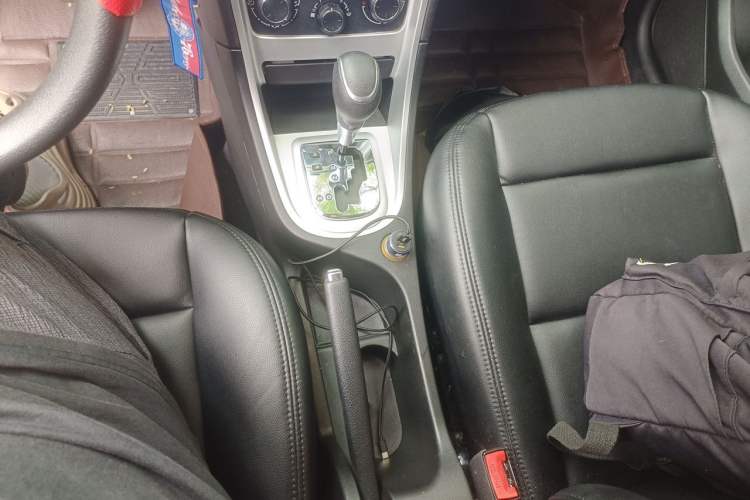 Used Peugeot 307 2013 Hatchback 1.6L Automatic Comfort Edition Gear Lever