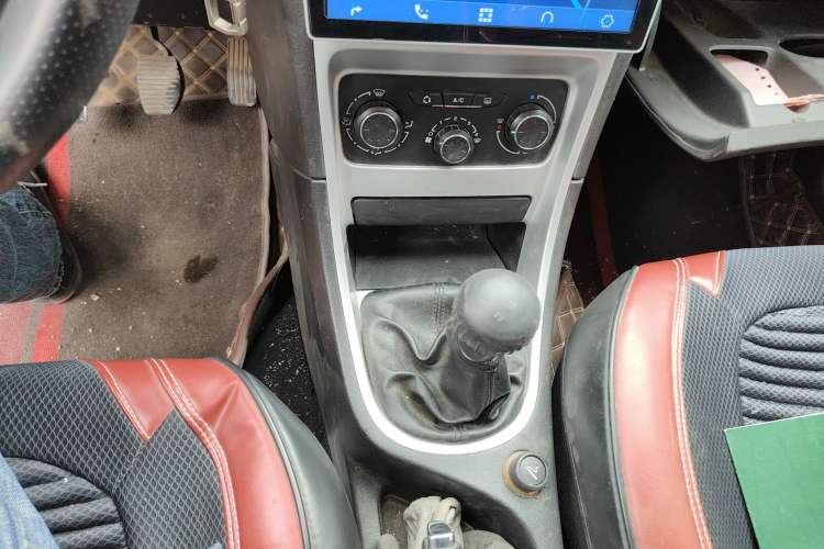 Used Peugeot 307 2013 Hatchback 1.6L Manual Comfort Edition Gear Lever