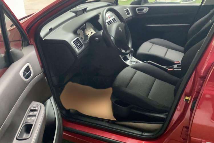 Used Peugeot 307 2013 Hatchback 1.6L Automatic Comfort Edition Interior 2