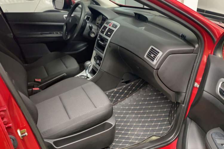 Used Peugeot 307 2013 Hatchback 1.6L Automatic Comfort Edition Interior 5
