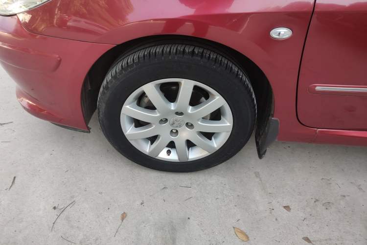 Used Peugeot 307 2013 Hatchback 1.6L Automatic Comfort Edition Left Front Wheel Hub