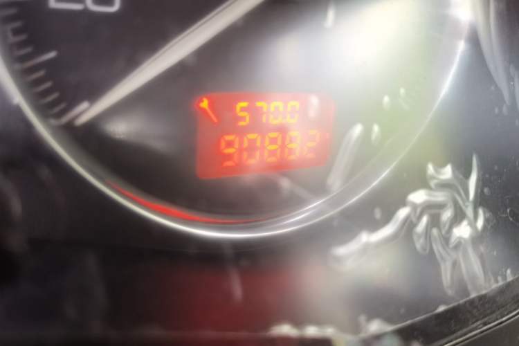 Used Peugeot 307 2013 1.6L Automatic CROSS Odometer Close Up