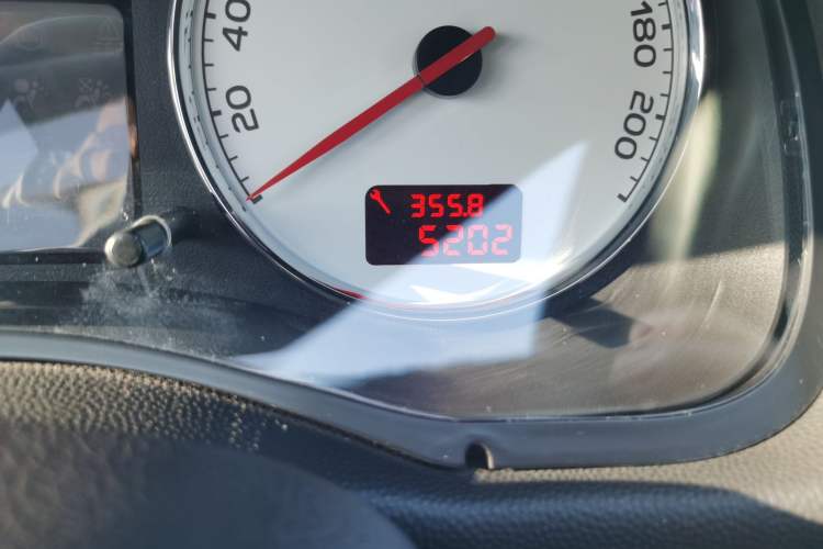 Used Peugeot 307 2013 1.6L Automatic CROSS Odometer Close Up