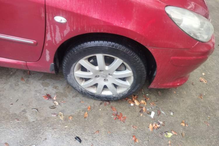 Used Peugeot 307 2013 Hatchback 1.6L Manual Comfort Edition Right Front Wheel Hub