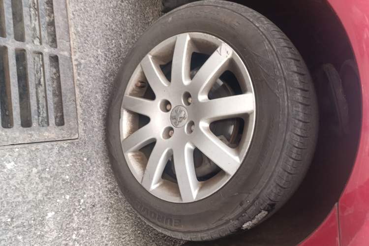 Used Peugeot 307 2013 Hatchback 1.6L Automatic Comfort Edition Right Front Wheel Hub