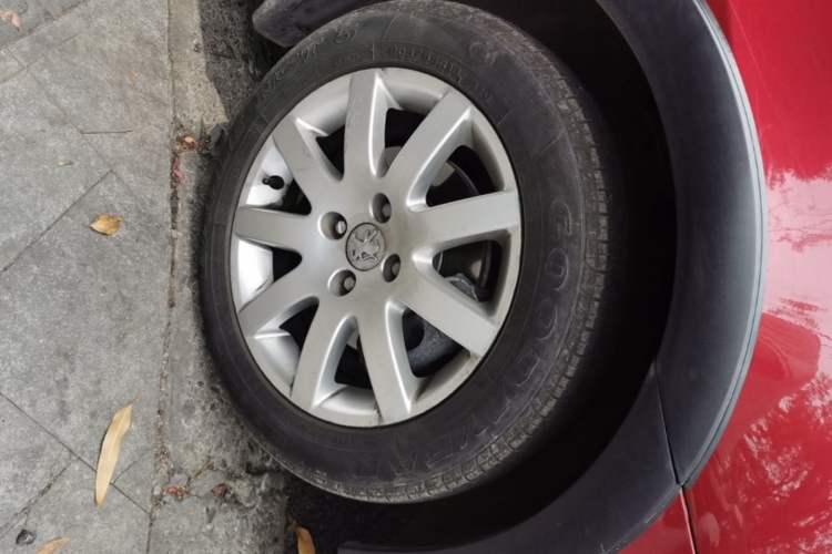 Used Peugeot 307 2013 1.6L Automatic CROSS Right Front Wheel Hub