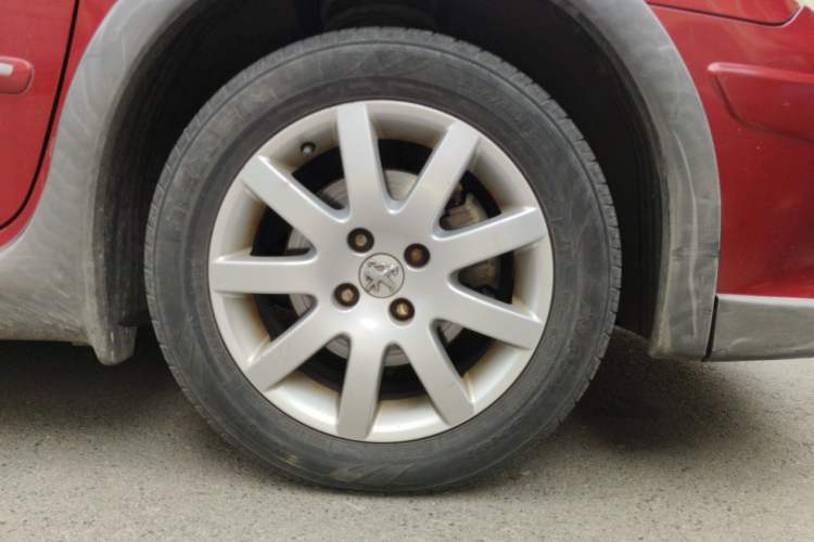 Used Peugeot 307 2013 1.6L Manual CROSS Right Front Wheel Hub
