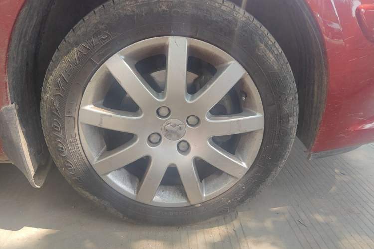 Used Peugeot 307 2013 Hatchback 1.6L Manual Comfort Edition Right Front Wheel Hub
