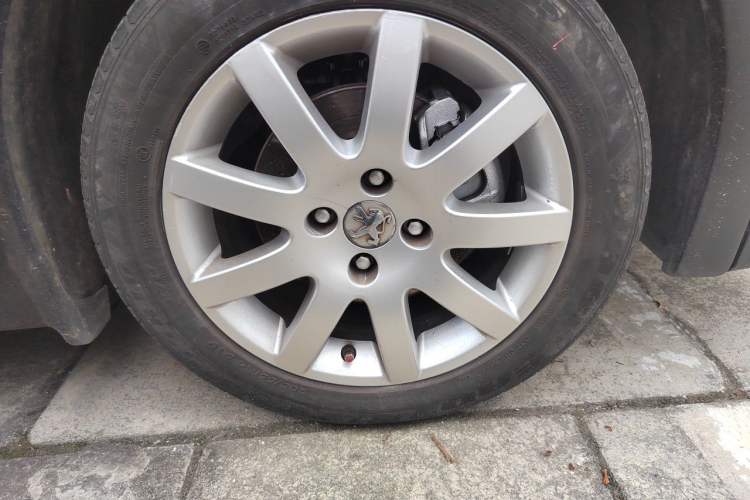 Used Peugeot 307 2013 1.6L Automatic CROSS Right Front Wheel Hub
