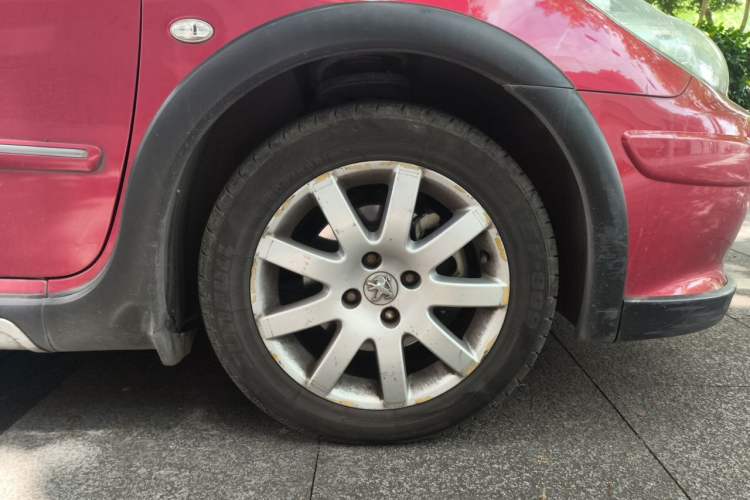 Used Peugeot 307 2013 1.6L Automatic CROSS Right Front Wheel Hub