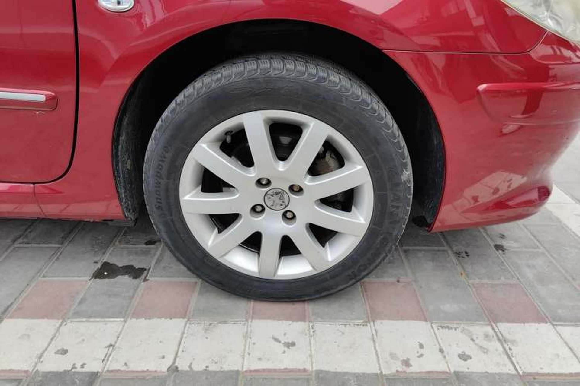 Used Peugeot 307 2013 Hatchback 1.6L Manual Comfort Edition Right Front Wheel Hub