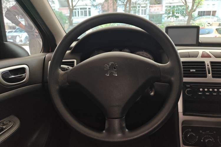 Used Peugeot 307 2013 Hatchback 1.6L Automatic Comfort Edition Steering Wheel