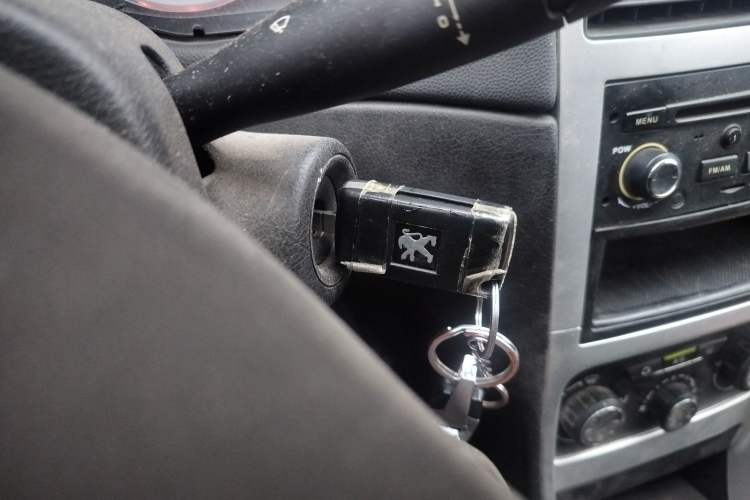 Used Peugeot 307 2013 Hatchback 1.6L Manual Comfort Edition Vehicle Key