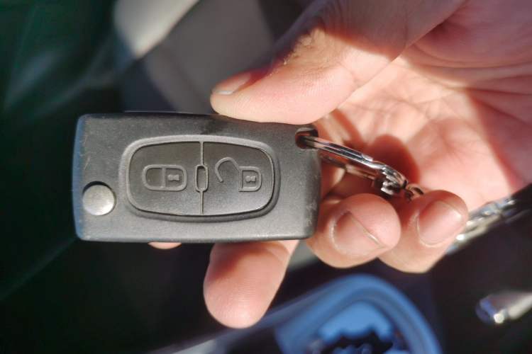 Used Peugeot 307 2013 1.6L Automatic CROSS Vehicle Key
