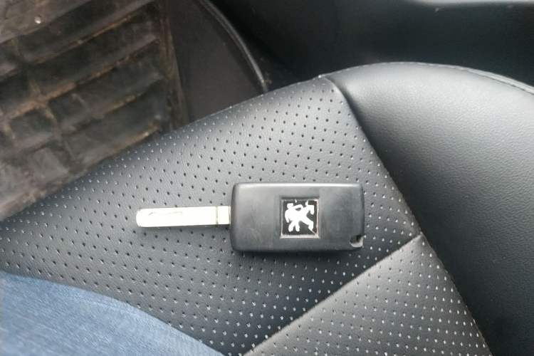 Used Peugeot 307 2013 Hatchback 1.6L Manual Comfort Edition Vehicle Key