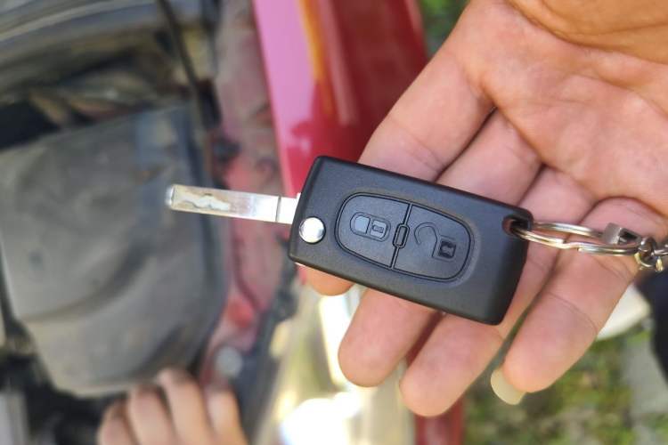Used Peugeot 307 2013 Hatchback 1.6L Automatic Comfort Edition Vehicle Key