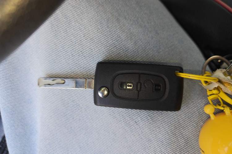 Used Peugeot 307 2013 Hatchback 1.6L Automatic Comfort Edition Vehicle Key