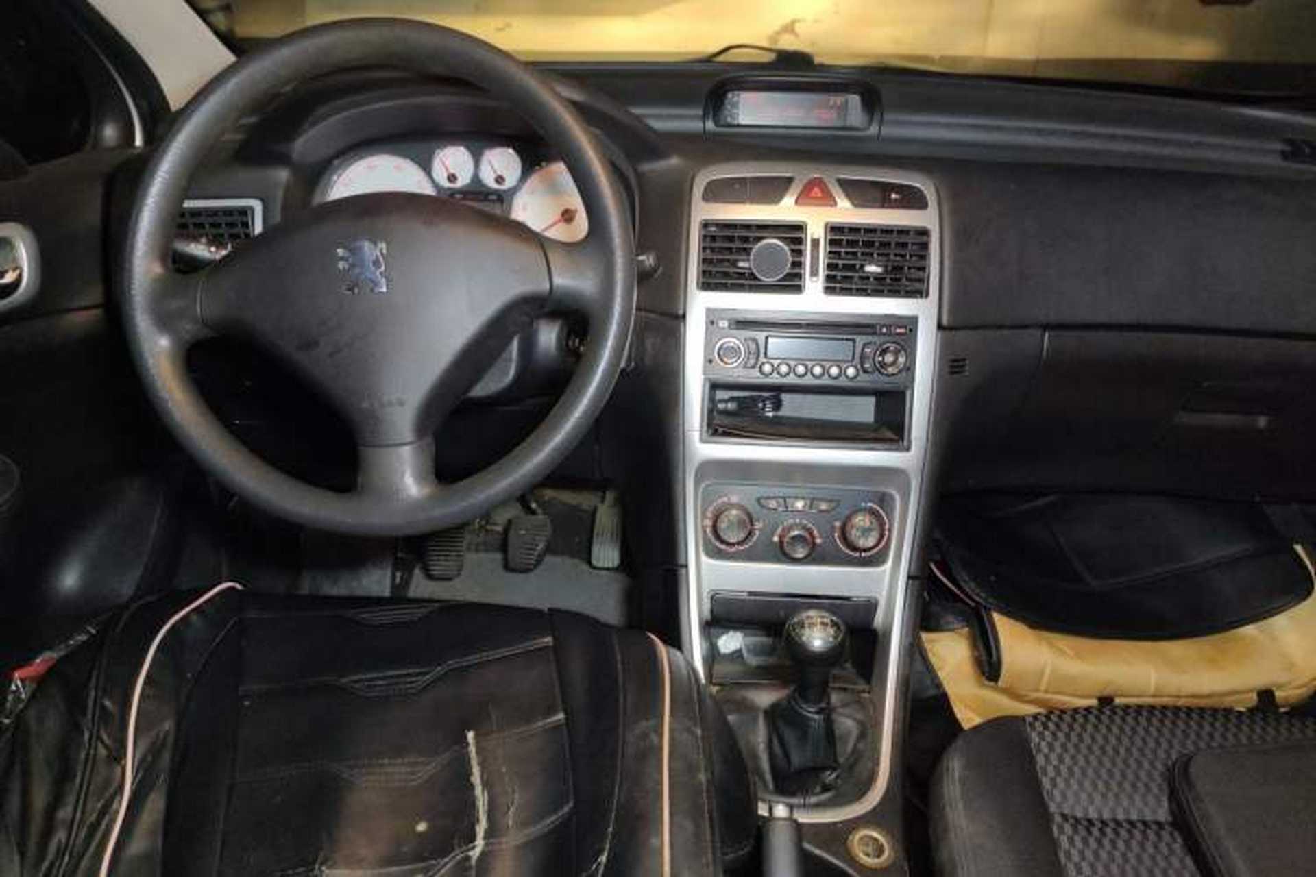 Used Peugeot 307 2013 Hatchback 1.6L Manual Comfort Edition Audio And AC Panel