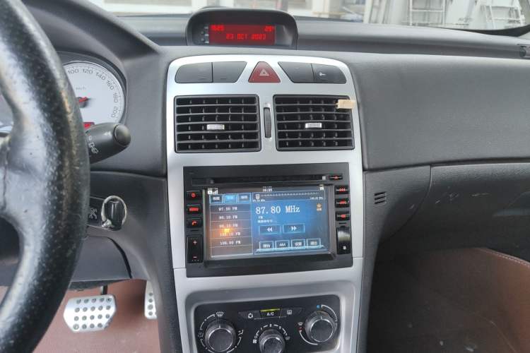 Used Peugeot 307 2013 1.6L Automatic CROSS Audio And AC Panel