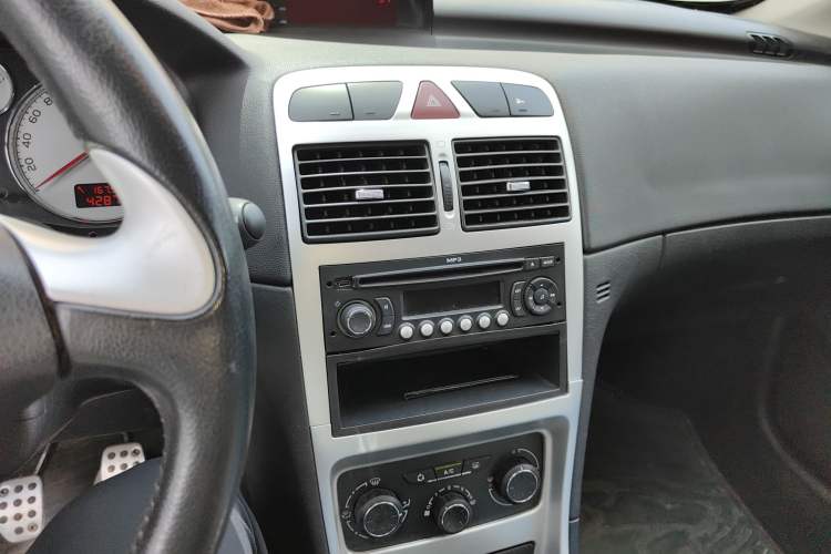 Used Peugeot 307 2013 1.6L Manual CROSS Audio And AC Panel