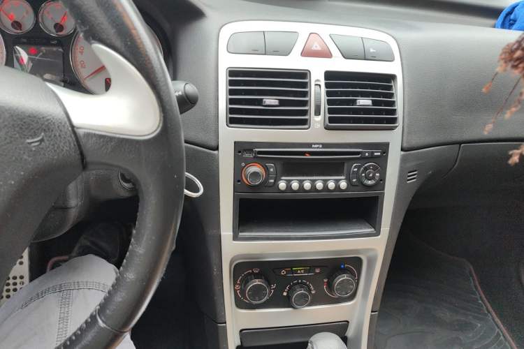 Used Peugeot 307 2013 1.6L Automatic CROSS Audio And AC Panel
