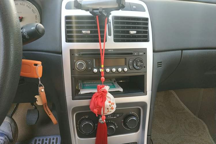 Used Peugeot 307 2013 Hatchback 1.6L Manual Comfort Edition Audio And AC Panel