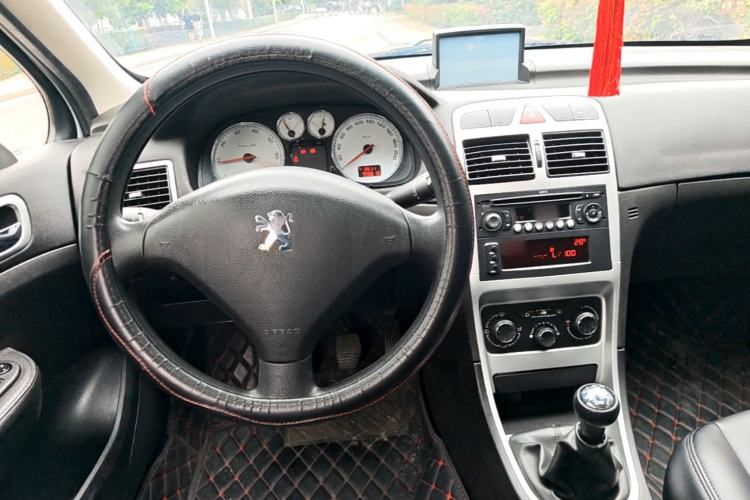 Used Peugeot 307 2013 Hatchback 1.6L Manual Comfort Edition Center Console
