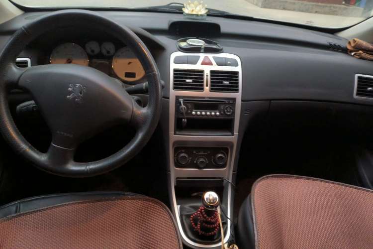 Used Peugeot 307 2013 Hatchback 1.6L Manual Comfort Edition Center Console