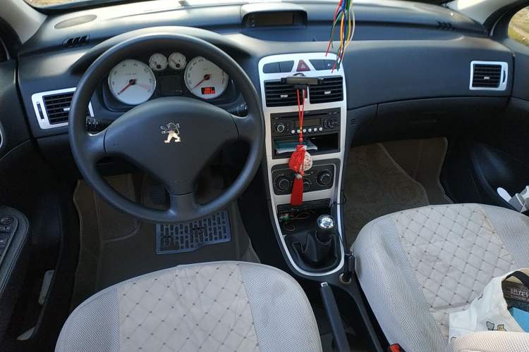 Used Peugeot 307 2013 Hatchback 1.6L Manual Comfort Edition Center Console