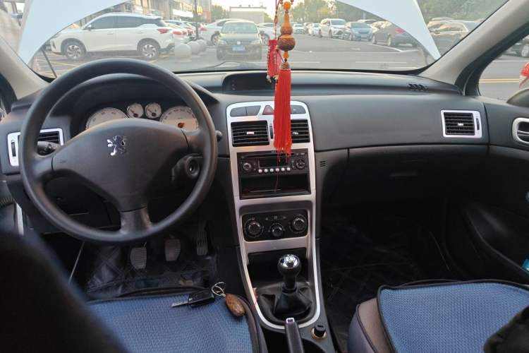 Used Peugeot 307 2013 Hatchback 1.6L Manual Comfort Edition Center Console