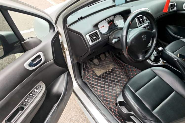 Used Peugeot 307 2013 Hatchback 1.6L Manual Comfort Edition Driver Seat