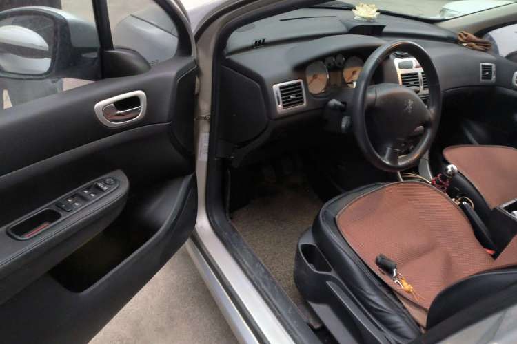 Used Peugeot 307 2013 Hatchback 1.6L Manual Comfort Edition Driver Seat