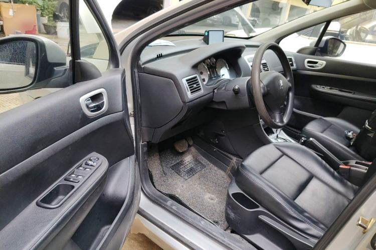 Used Peugeot 307 2013 Hatchback 1.6L Automatic Comfort Edition Driver Seat