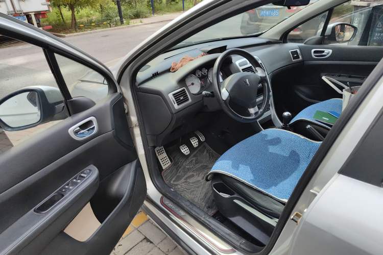 Used Peugeot 307 2013 1.6L Manual CROSS Driver Seat