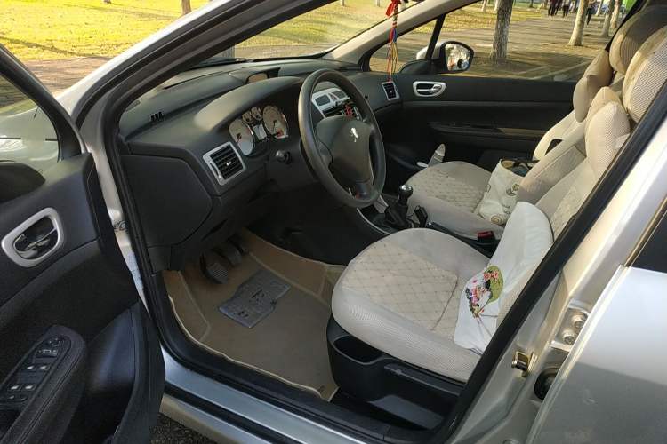 Used Peugeot 307 2013 Hatchback 1.6L Manual Comfort Edition Driver Seat