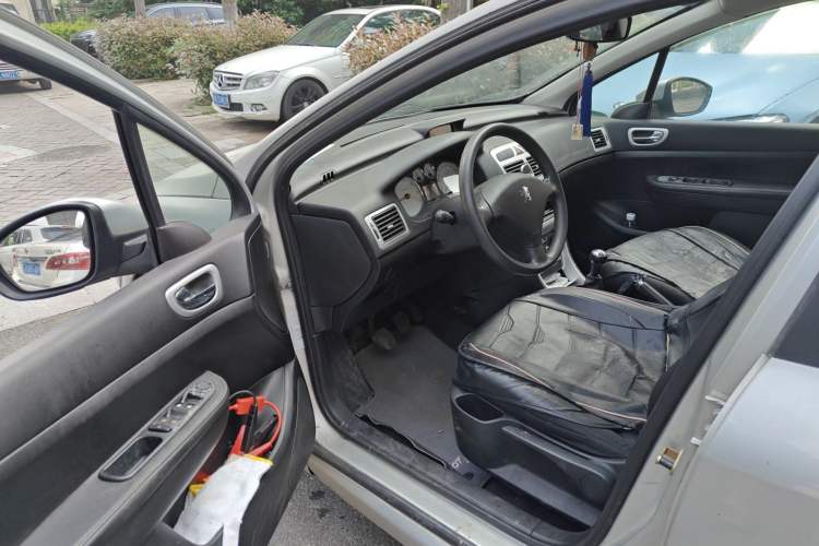 Used Peugeot 307 2013 Hatchback 1.6L Manual Comfort Edition Driver Seat
