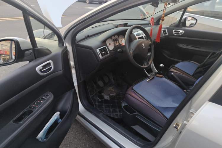 Used Peugeot 307 2013 Hatchback 1.6L Manual Comfort Edition Driver Seat